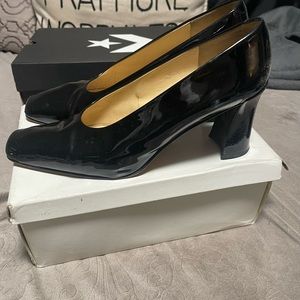 Via Spiga by Enzo Angiolini Patented Leather Eavel Kidskins. In original box